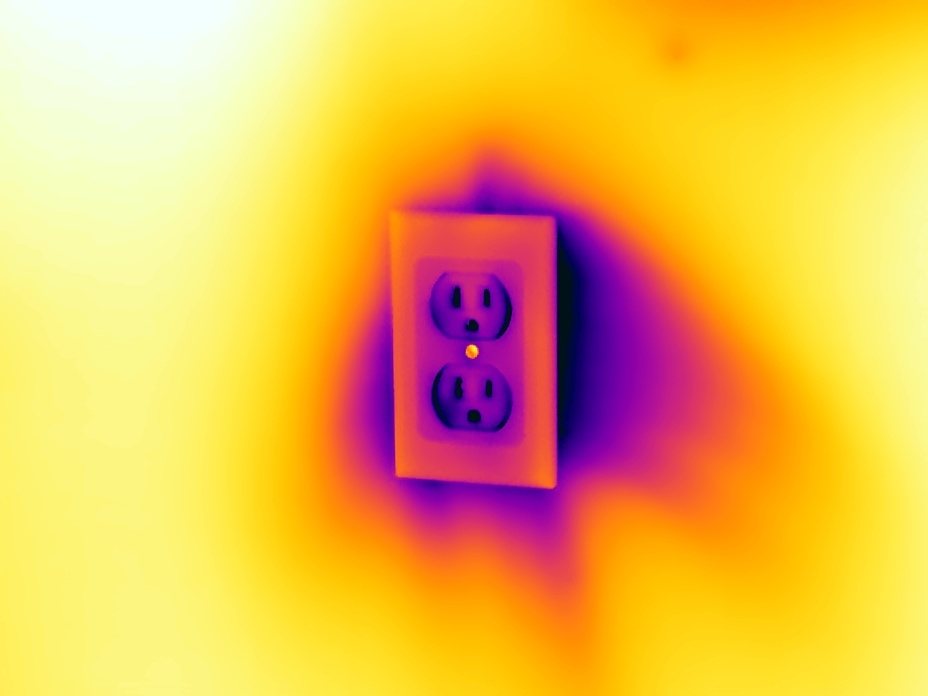 Infrared image of a wall receptacle showing a warm point at the connection